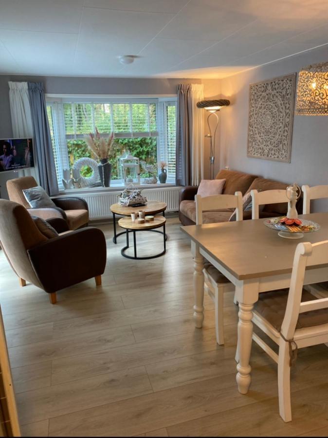 Luxe Chalet Met Prachtig Terras Op De Veluwe , Veel Privacy Hoenderloo Eksteriør bilde