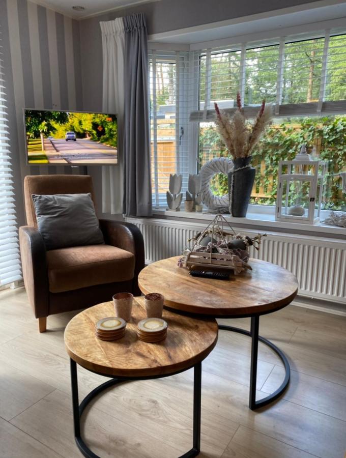 Luxe Chalet Met Prachtig Terras Op De Veluwe , Veel Privacy Hoenderloo Eksteriør bilde