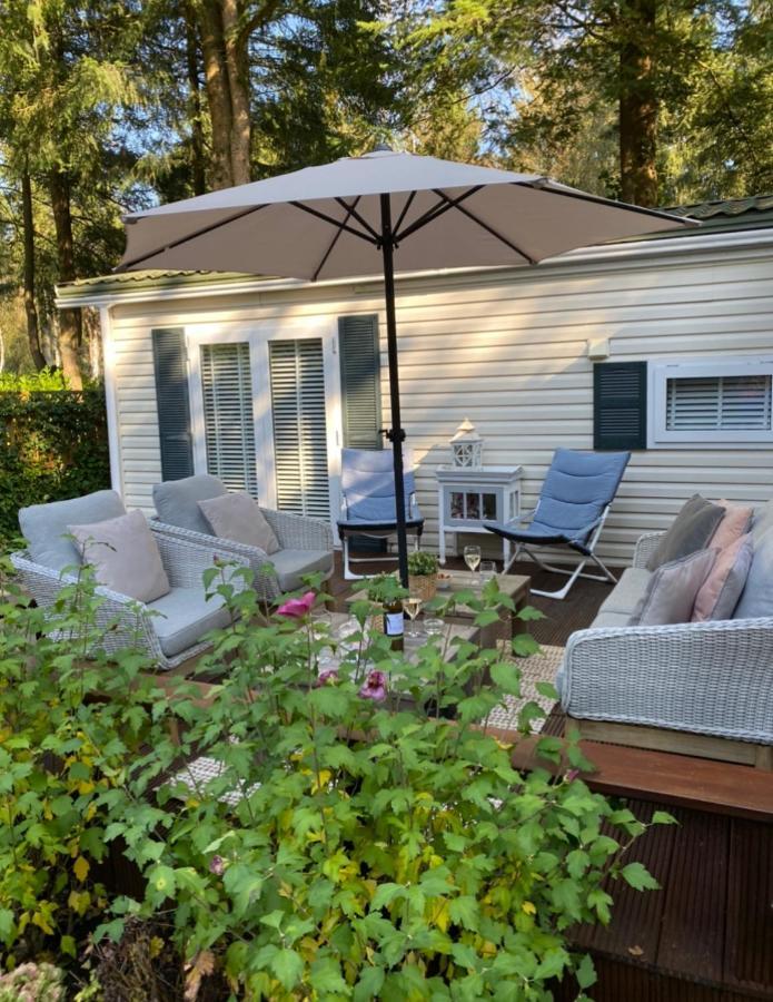 Luxe Chalet Met Prachtig Terras Op De Veluwe , Veel Privacy Hoenderloo Eksteriør bilde